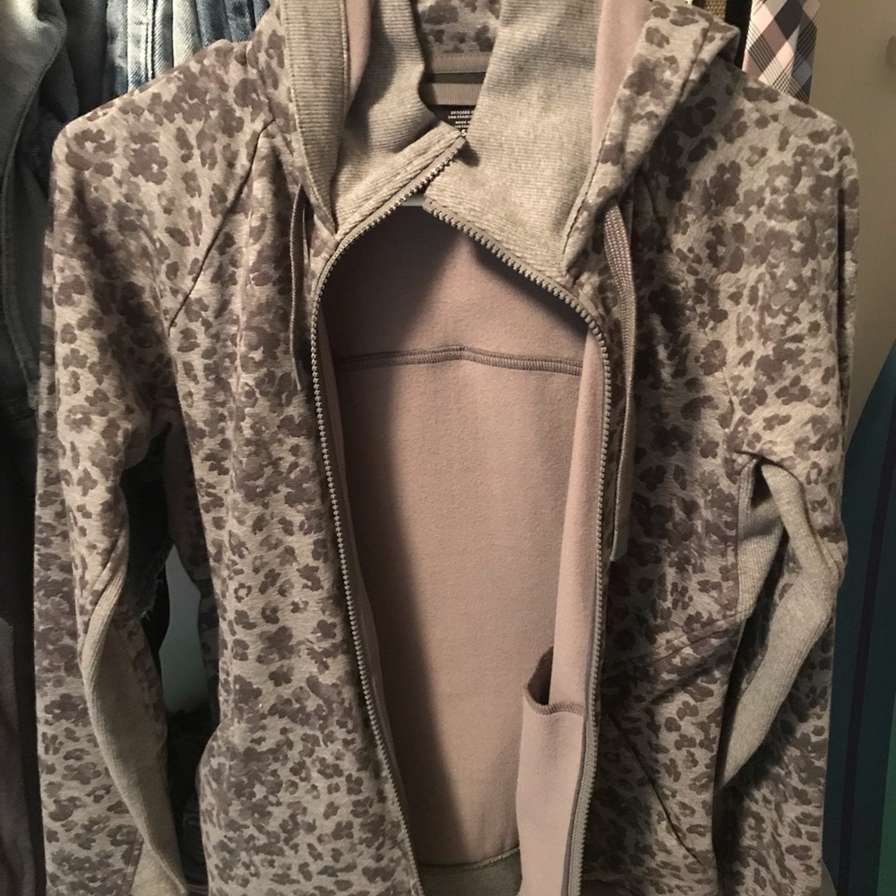 Ladies athleta jacket.